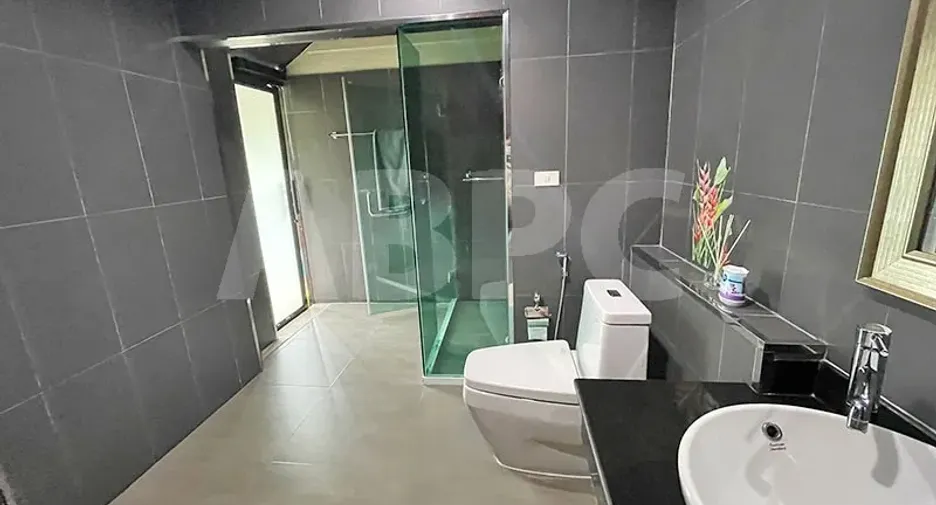 For rent and for sale 4 bedrooms house in Bang Lamung, Chonburi
