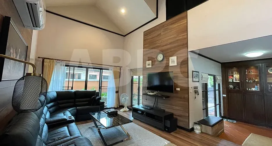 For rent and for sale 4 bedrooms house in Bang Lamung, Chonburi
