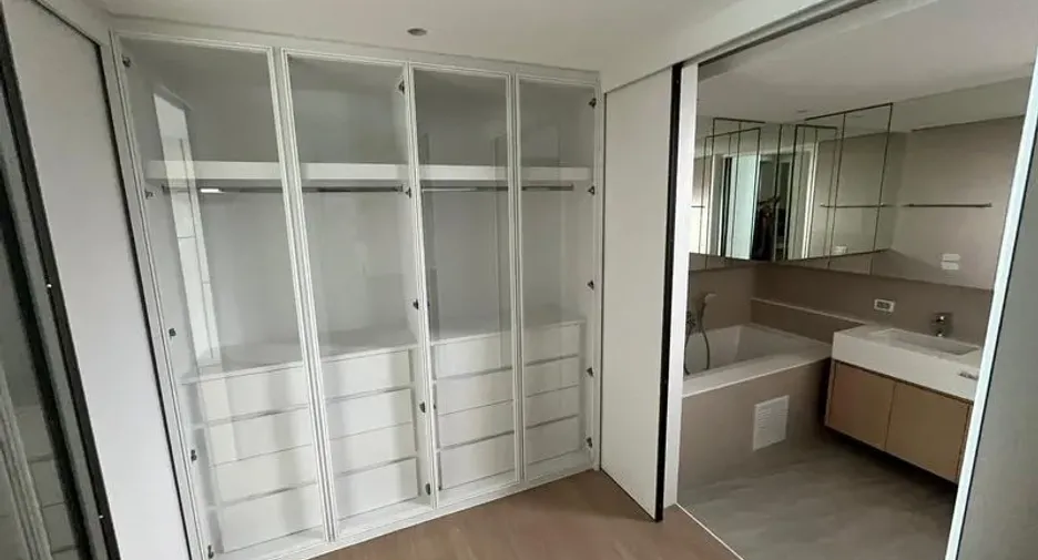 For rent 4 bedrooms townhouse in Khlong Toei, Bangkok