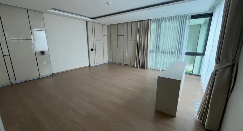For rent 4 bedrooms townhouse in Khlong Toei, Bangkok