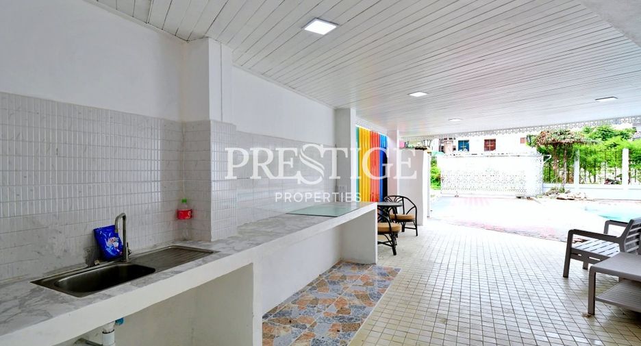 Casa en alquiler de 4 habitaciones en Jomtien, Pattaya