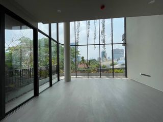For sale 3 bed condo in Phaya Thai, Bangkok