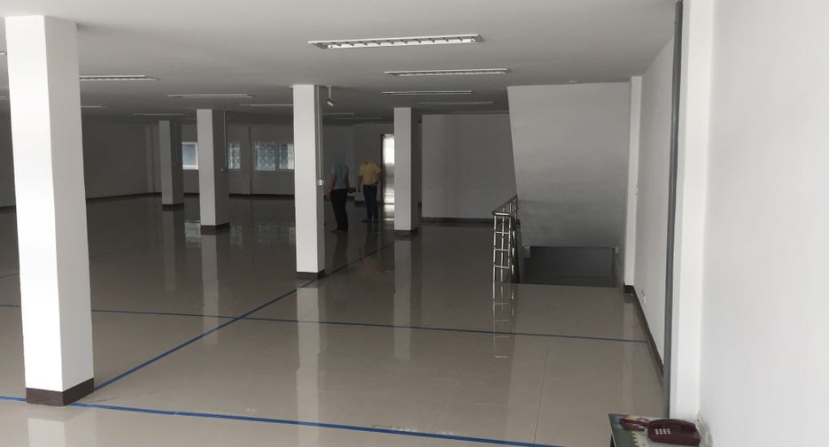 For rent and for sale 5 bed office in Huai Khwang, Bangkok