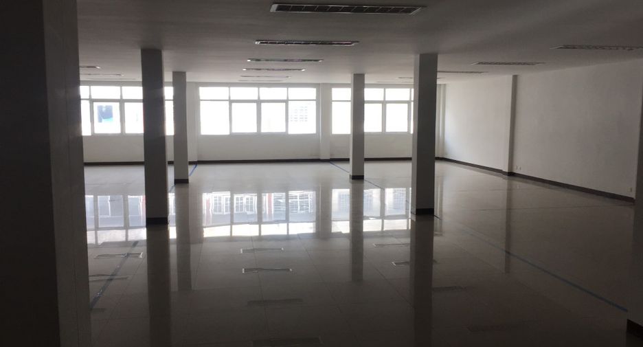 For rent and for sale 5 bed office in Huai Khwang, Bangkok
