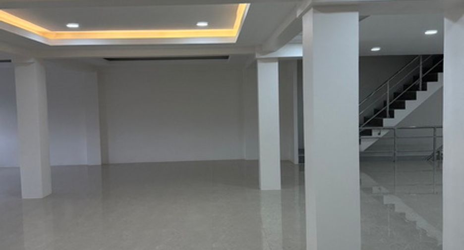 For rent and for sale 5 bed office in Huai Khwang, Bangkok