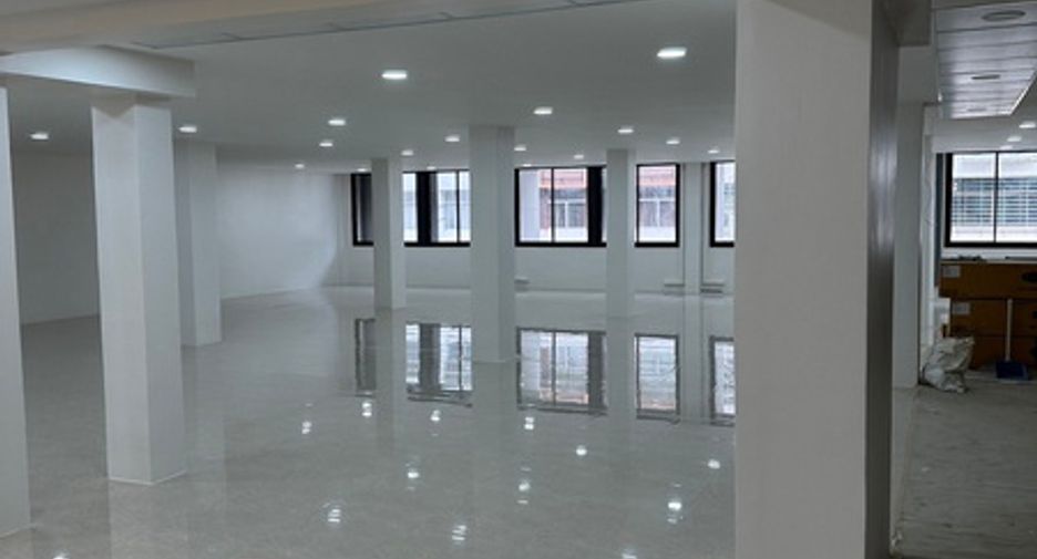 For rent and for sale 5 bed office in Huai Khwang, Bangkok