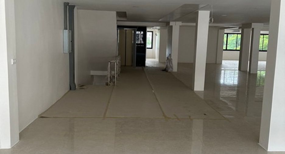 For rent and for sale 5 bed office in Huai Khwang, Bangkok