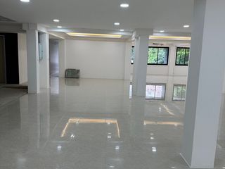 For rent and for sale 5 bed office in Huai Khwang, Bangkok
