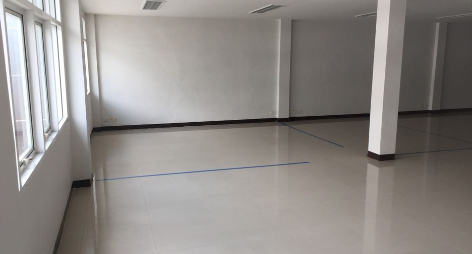 For rent and for sale 5 bed office in Huai Khwang, Bangkok