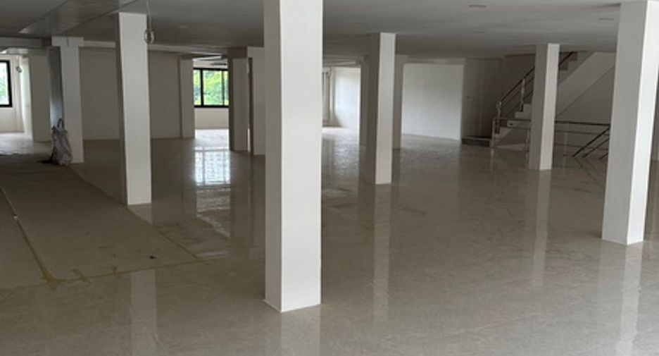 For rent and for sale 5 bed office in Huai Khwang, Bangkok