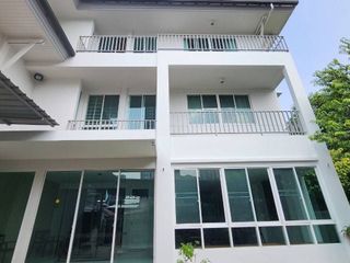 For sale 3 Beds house in Thon Buri, Bangkok