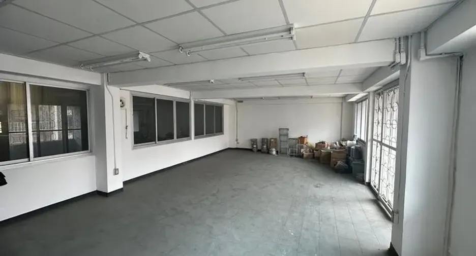 Almacén en alquiler y en venta en Khlong Luang, Pathum Thani