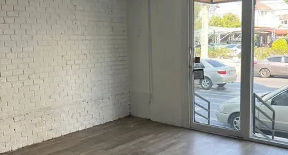 For rent retail Space in Wang Thonglang, Bangkok