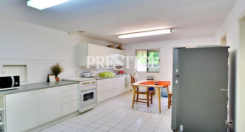 Haus zum Kauf mit 6 Zimmer in Si Racha, Chonburi