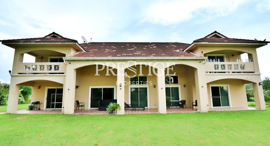 Haus zum Kauf mit 6 Zimmer in Si Racha, Chonburi