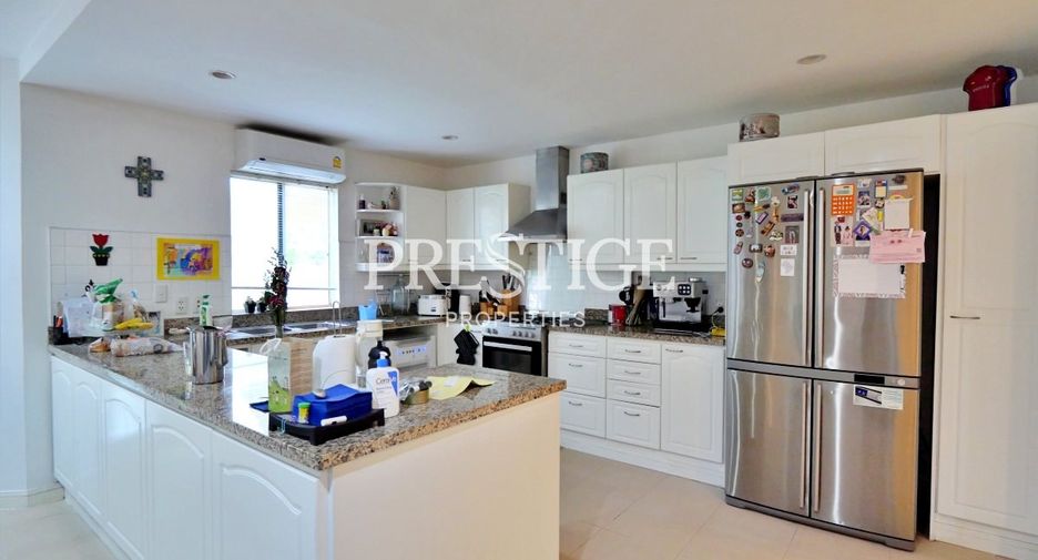 Haus zum Kauf mit 6 Zimmer in Si Racha, Chonburi