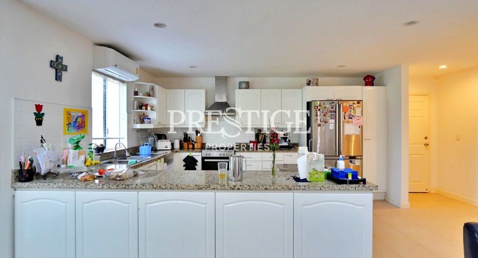Haus zum Kauf mit 6 Zimmer in Si Racha, Chonburi