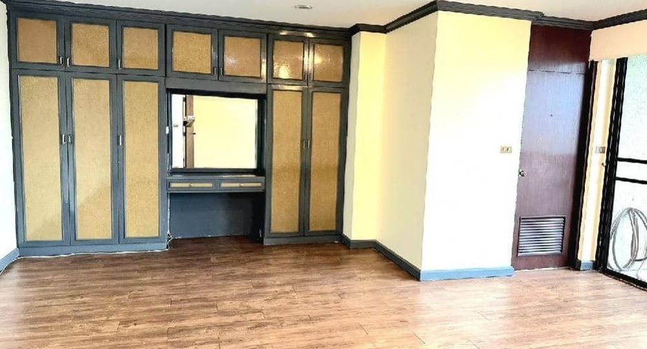 For sale 3 bed condo in Khlong Toei, Bangkok