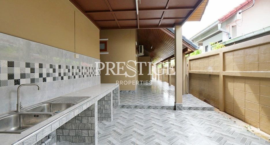 For sale 5 ベッドルーム house in East Pattaya, Pattaya