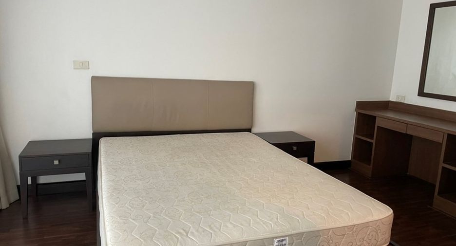 For rent 4 bedrooms condo in Watthana, Bangkok
