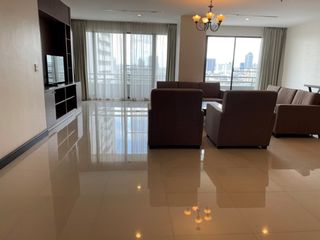 For rent 4 bedrooms condo in Watthana, Bangkok