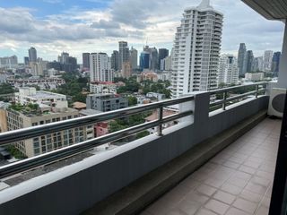 For rent 4 bedrooms condo in Watthana, Bangkok