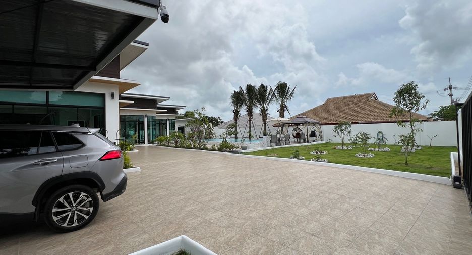 For sale 4 bed house in Sattahip, Chonburi