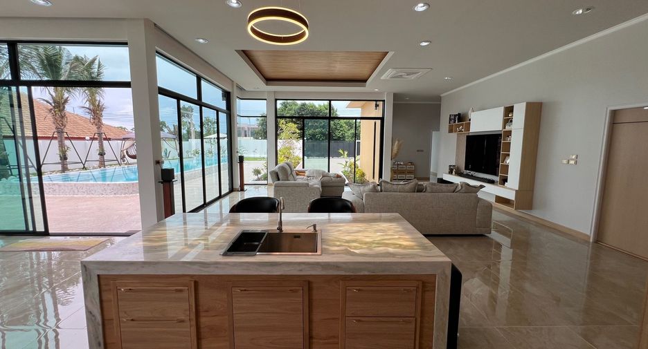 For sale 4 bed house in Sattahip, Chonburi