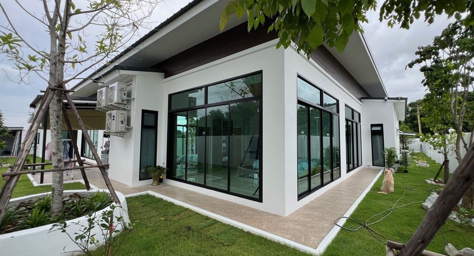 For sale 4 bed house in Sattahip, Chonburi