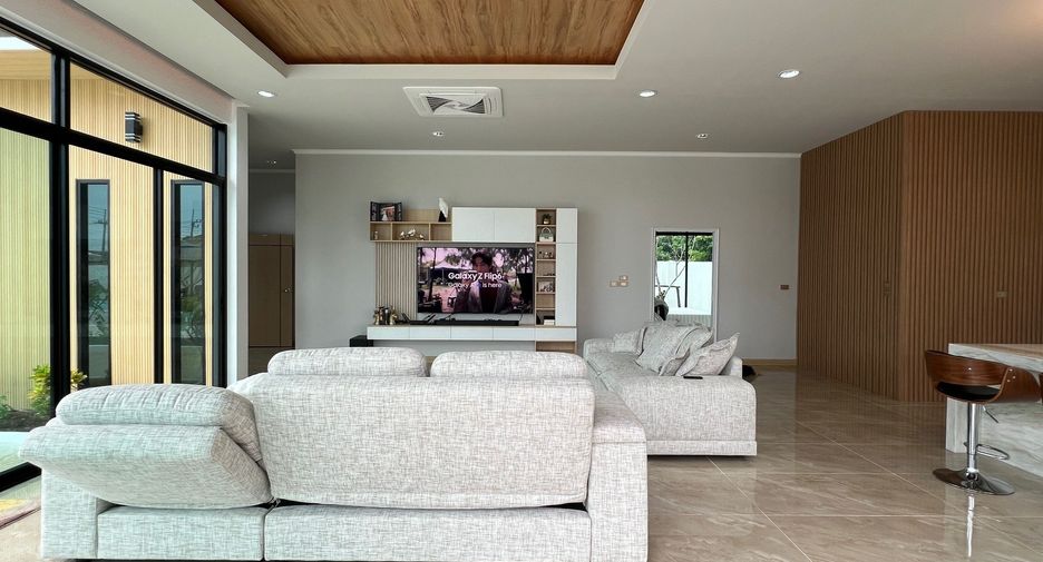 For sale 4 bed house in Sattahip, Chonburi