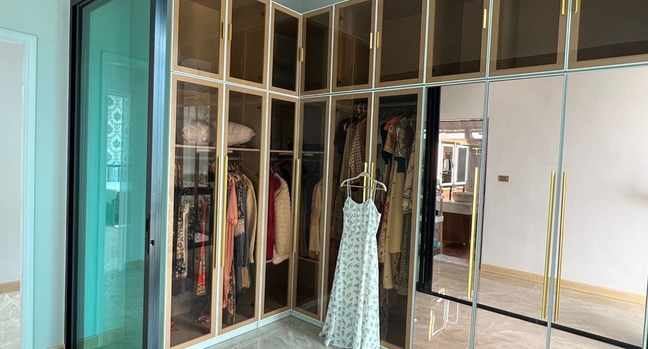 For sale 4 bed house in Sattahip, Chonburi