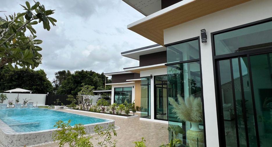 For sale 4 bed house in Sattahip, Chonburi
