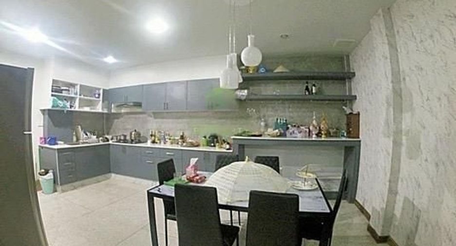 For sale 4 Beds townhouse in Bangkok Yai, Bangkok