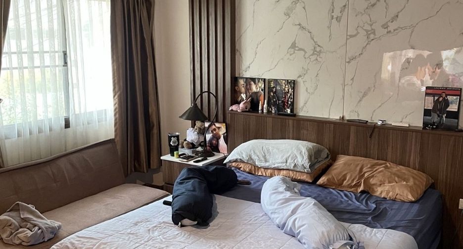 For rent 4 Beds townhouse in Bangkok Yai, Bangkok