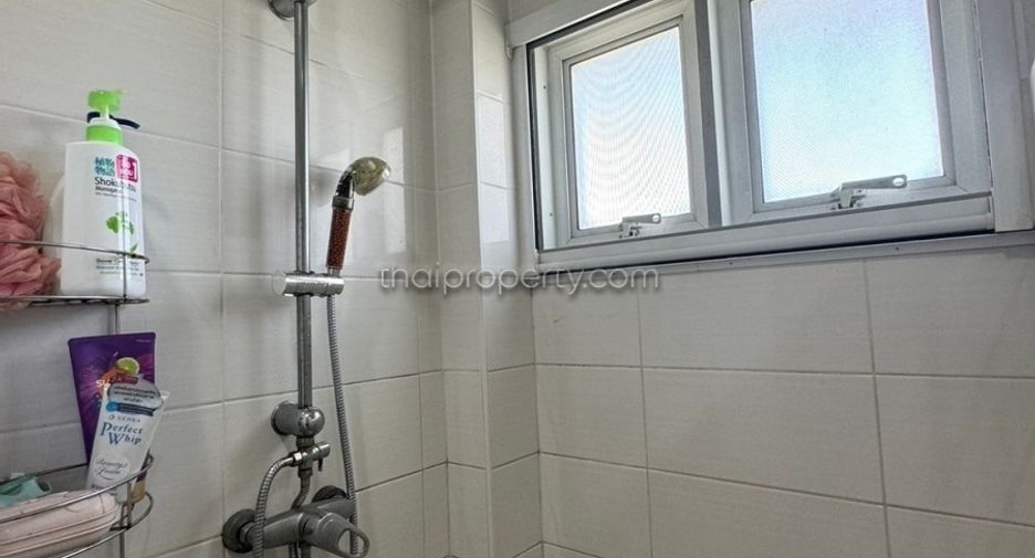 Haus zum Kauf mit 5 Zimmer in Bang Lamung, Chonburi