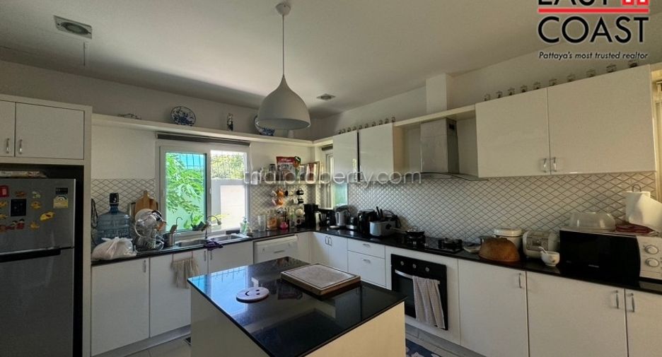 Haus zum Kauf mit 5 Zimmer in Bang Lamung, Chonburi