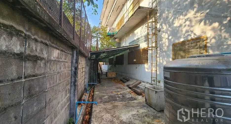For rent warehouse in Chom Thong, Bangkok