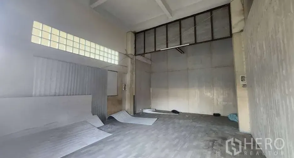 For rent warehouse in Chom Thong, Bangkok