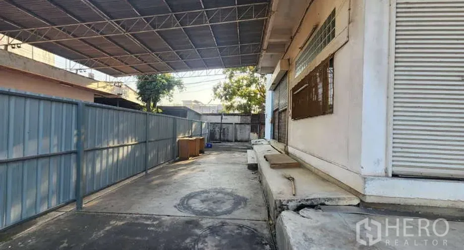 For rent warehouse in Chom Thong, Bangkok