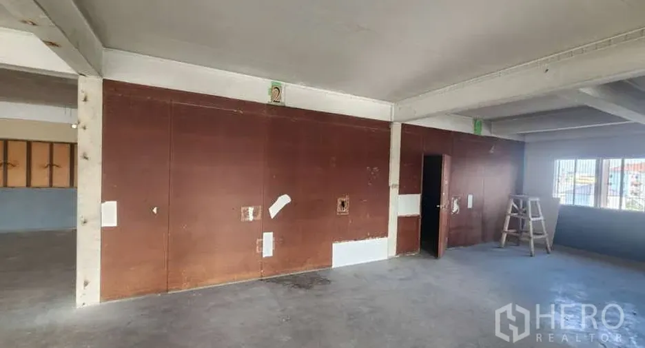 For rent warehouse in Chom Thong, Bangkok