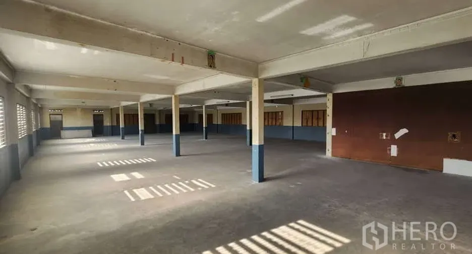 For rent warehouse in Chom Thong, Bangkok