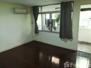 For sale 3 bed townhouse in Khlong Toei, Bangkok