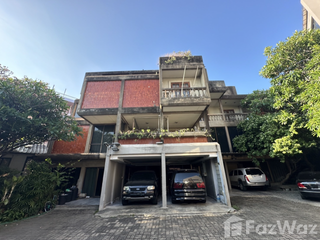 For sale 7 Beds house in Wang Thonglang, Bangkok