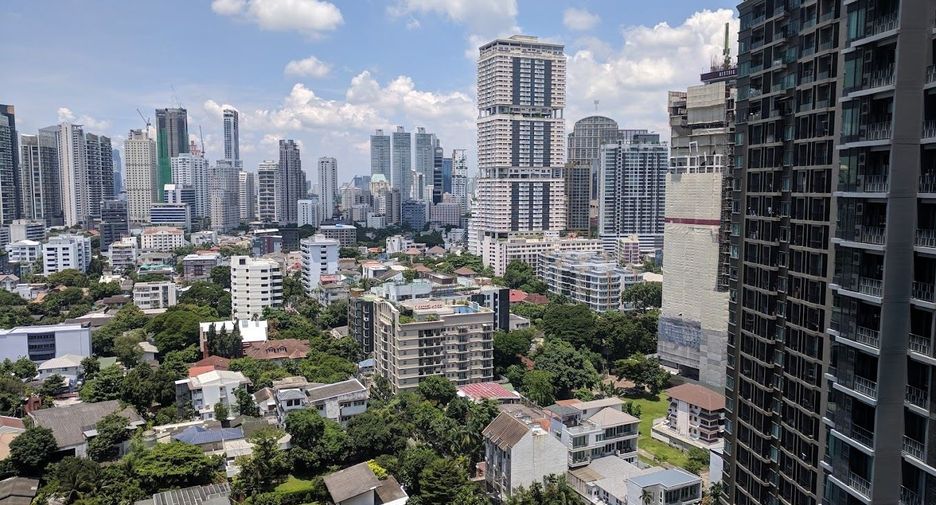 For rent studio condo in Khlong Toei, Bangkok