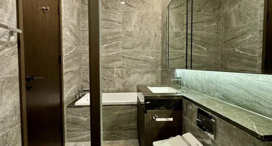 For rent 1 bed condo in Khlong Toei, Bangkok