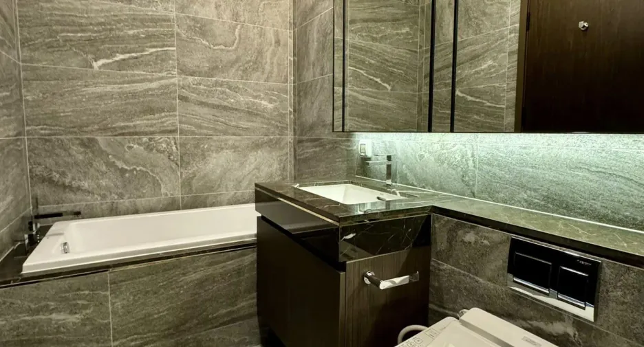 For rent 1 bed condo in Khlong Toei, Bangkok