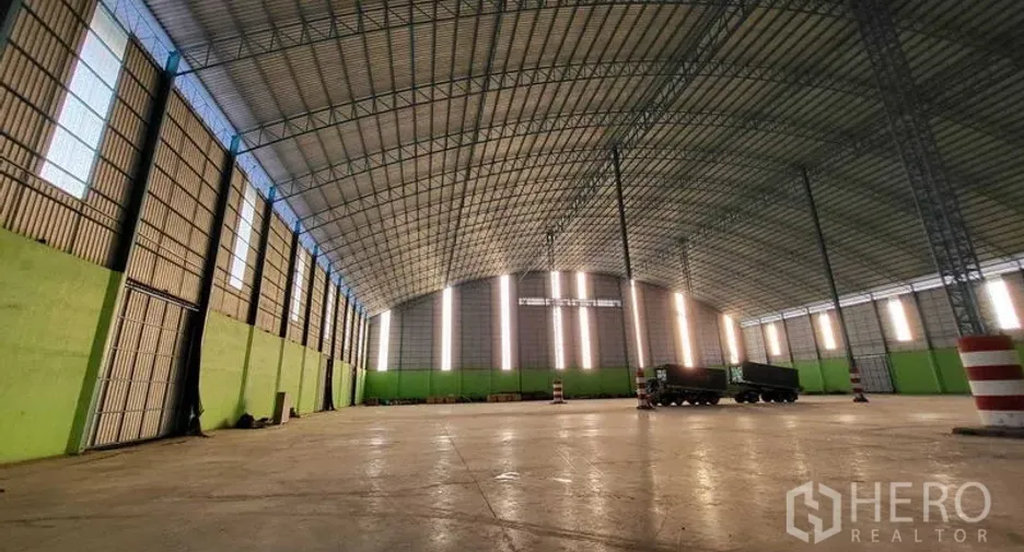 For rent warehouse in Sai Noi, Nonthaburi