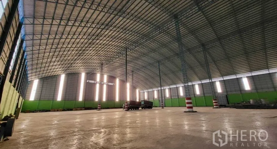 For rent warehouse in Sai Noi, Nonthaburi