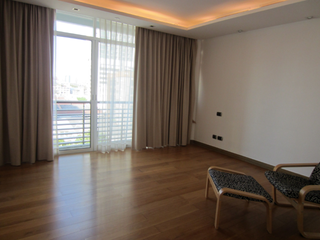 For rent 3 Beds condo in Phaya Thai, Bangkok