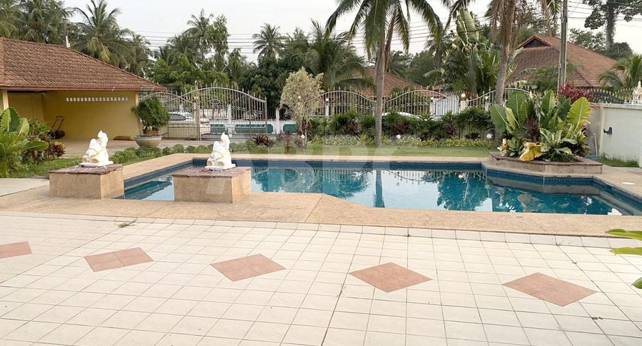 For rent 4 bedrooms house in Bang Lamung, Chonburi